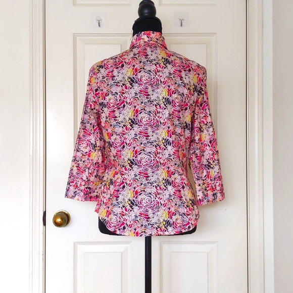 NWOT. Express Design Studio 100% Cotton Floral Button Down Shirt with 3/4 sleeve - Picture 2 of 4